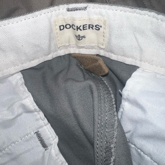 Dockers mens grey basic flat front with smartphone pocket - size 34 - Picture 5 of 5